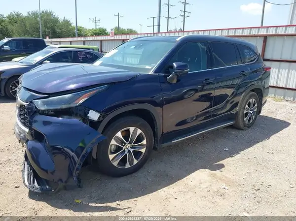 5TDGZRAH9NS143370 2022 TOYOTA HIGHLANDER - Image 2