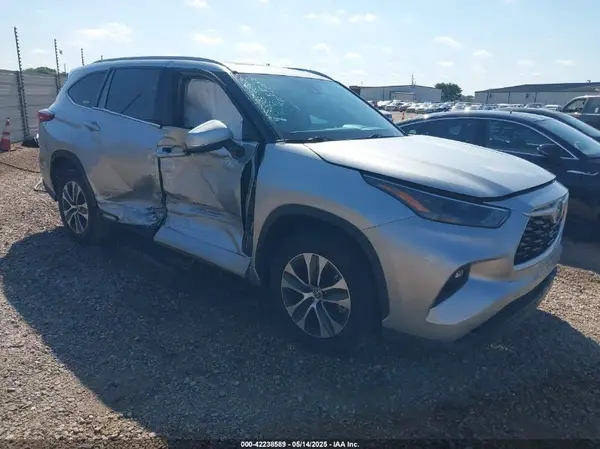 5TDGZRAH9NS538990 2022 TOYOTA HIGHLANDER - Image 1