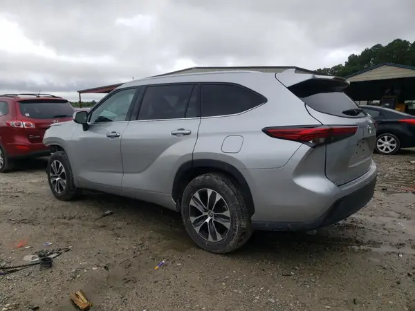 5TDGZRAH9NS539900 2022 TOYOTA HIGHLANDER - Image 2