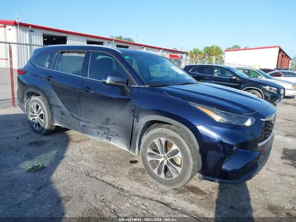 5TDGZRAH9NS541050 2022 TOYOTA HIGHLANDER - Image 1
