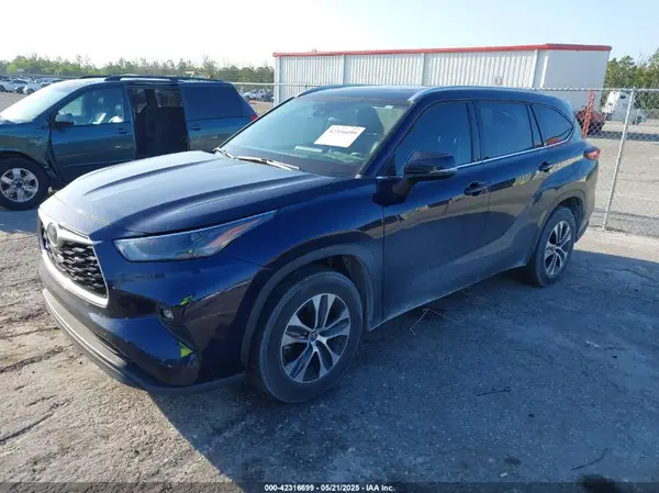 5TDGZRAH9NS541050 2022 TOYOTA HIGHLANDER - Image 2