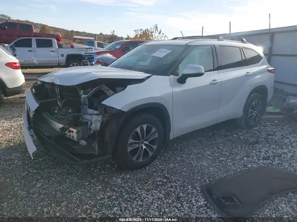 5TDGZRAH9NS541310 2022 TOYOTA HIGHLANDER - Image 2