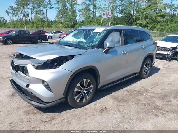 5TDGZRAH9NS544370 2022 TOYOTA HIGHLANDER - Image 2
