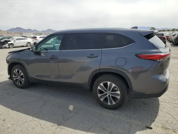 5TDGZRAH9NS547267 2022 TOYOTA HIGHLANDER - Image 2