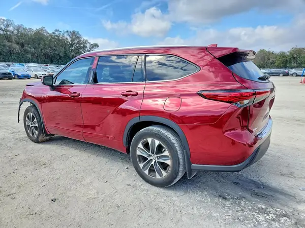 5TDGZRAH9NS550993 2022 TOYOTA HIGHLANDER - Image 2