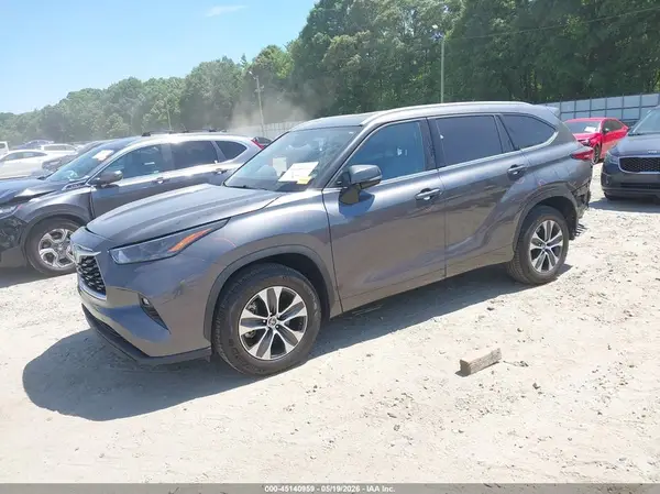 5TDGZRAH9NS552338 2022 TOYOTA HIGHLANDER - Image 2