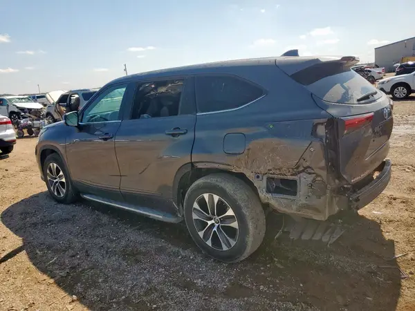 5TDGZRAH9NS557569 2022 TOYOTA HIGHLANDER - Image 2