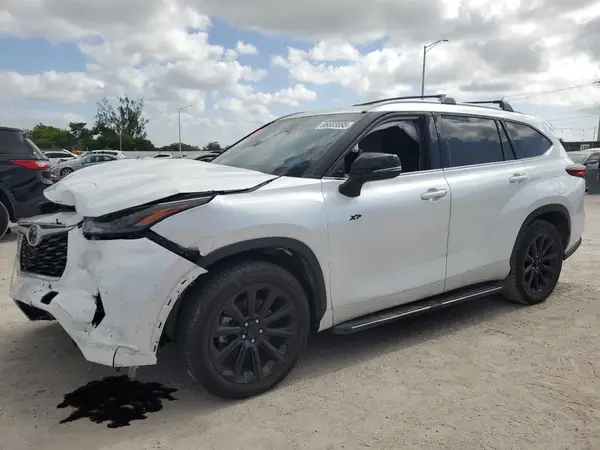 5TDGZRAH9NS560617 2022 TOYOTA HIGHLANDER - Image 1