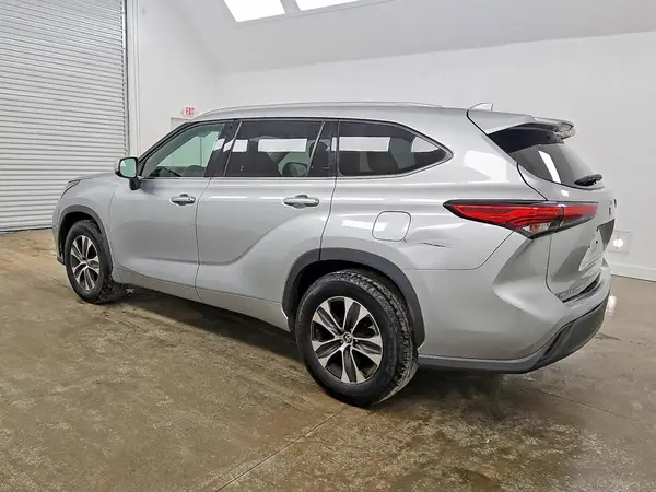 5TDGZRAHXLS001753 2020 TOYOTA HIGHLANDER - Image 2