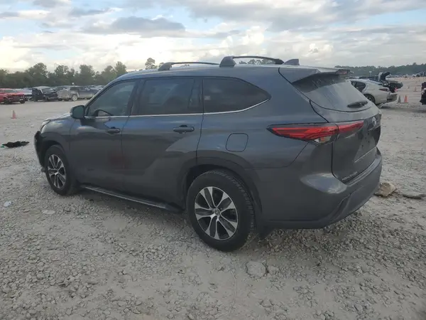 5TDGZRAHXLS007973 2020 TOYOTA HIGHLANDER - Image 2