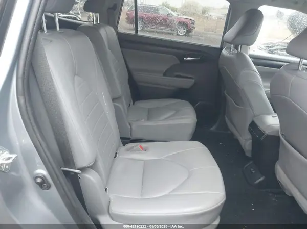 5TDGZRAHXLS011098 2020 TOYOTA HIGHLANDER - Image 8
