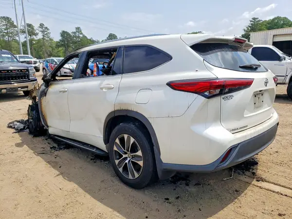 5TDGZRAHXLS503307 2020 TOYOTA HIGHLANDER - Image 2
