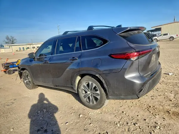5TDGZRAHXLS508877 2020 TOYOTA HIGHLANDER - Image 2