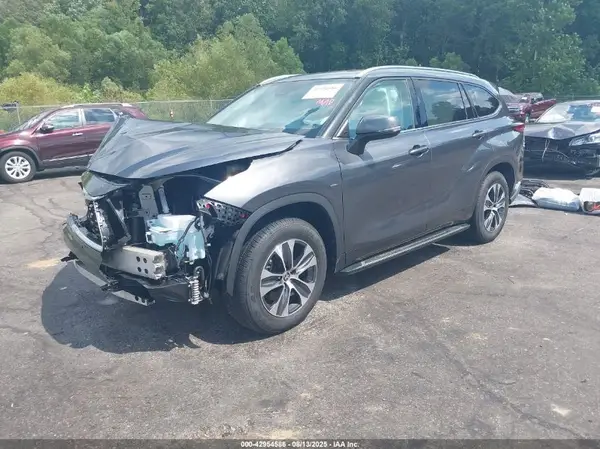 5TDGZRAHXLS509172 2020 TOYOTA HIGHLANDER - Image 2