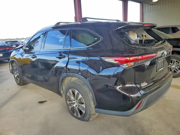 5TDGZRAHXMS052137 2021 TOYOTA HIGHLANDER - Image 2
