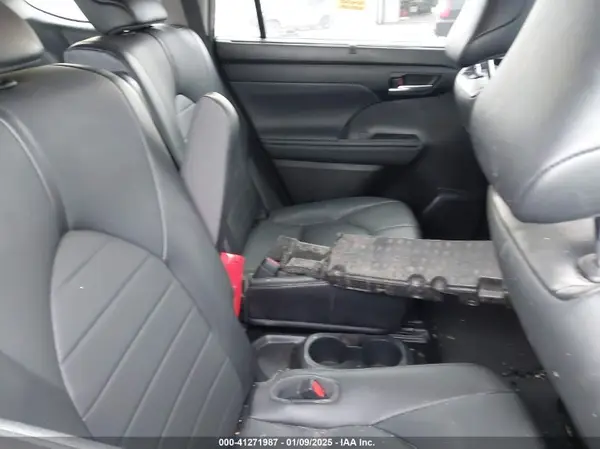 5TDGZRAHXMS071951 2021 TOYOTA HIGHLANDER - Image 8