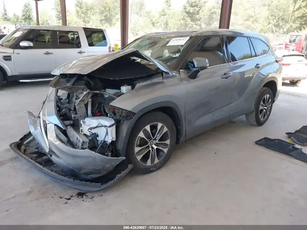 5TDGZRAHXMS083629 2021 TOYOTA HIGHLANDER - Image 2
