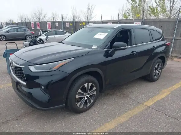 5TDGZRAHXMS516009 2021 TOYOTA HIGHLANDER - Image 2