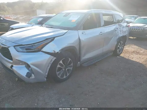 5TDGZRAHXMS520061 2021 TOYOTA HIGHLANDER - Image 2