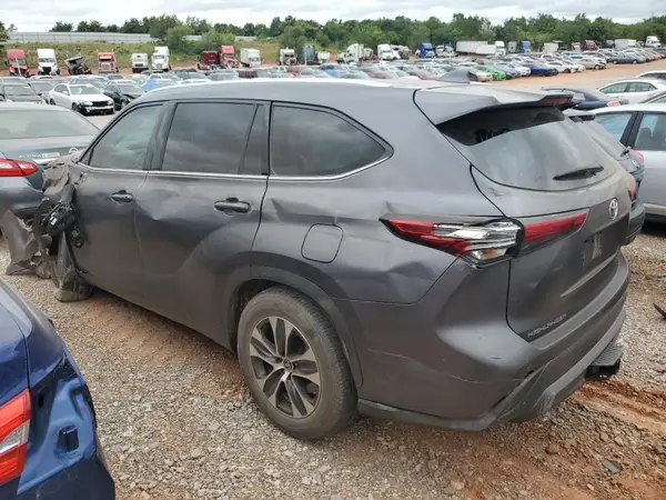 5TDGZRAHXMS521419 2021 TOYOTA HIGHLANDER - Image 2