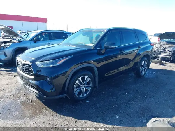 5TDGZRAHXMS530038 2021 TOYOTA HIGHLANDER - Image 2