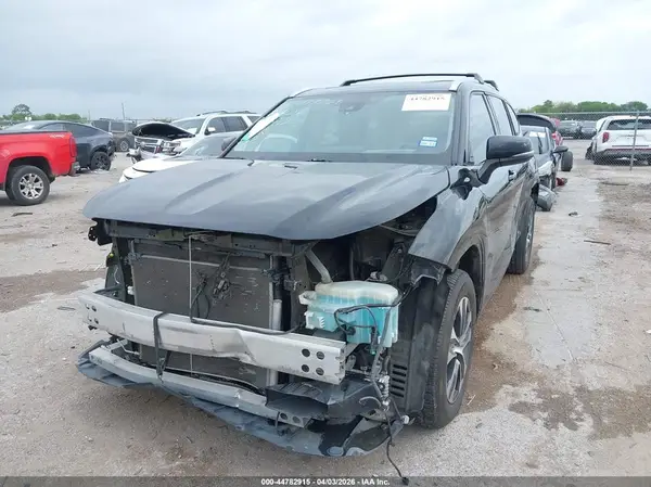 5TDGZRAHXMS536941 2021 TOYOTA HIGHLANDER - Image 2