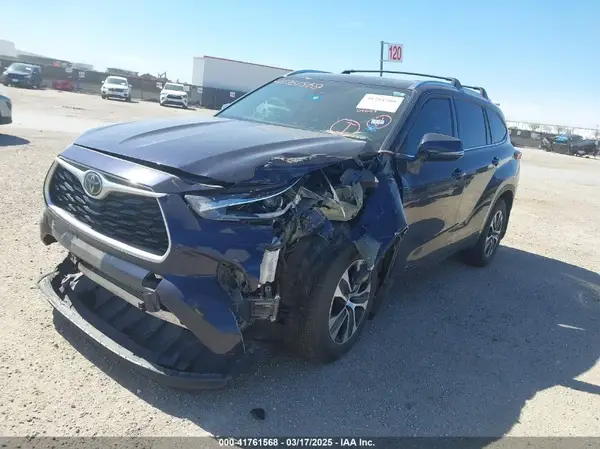 5TDGZRAHXMS538009 2021 TOYOTA HIGHLANDER - Image 2