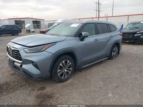 5TDGZRAHXNS095748 2022 TOYOTA HIGHLANDER - Image 2