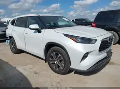 5TDGZRAHXNS099010 2022 TOYOTA HIGHLANDER