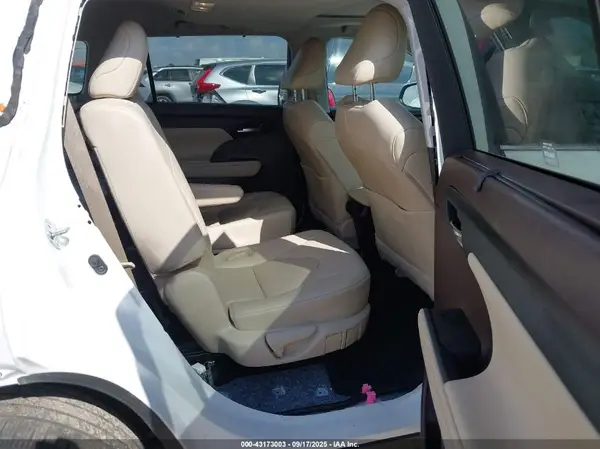 5TDGZRAHXNS099010 2022 TOYOTA HIGHLANDER - Image 8