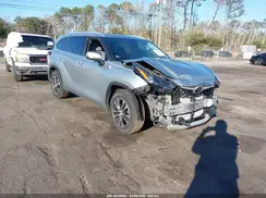 5TDGZRAHXNS099704 2022 TOYOTA HIGHLANDER