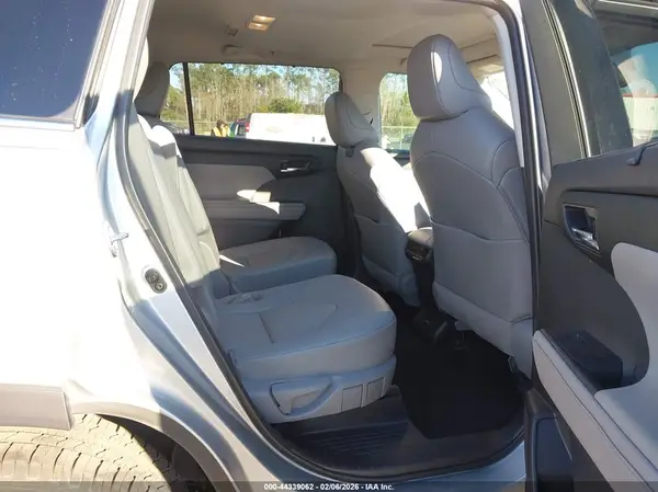 5TDGZRAHXNS099704 2022 TOYOTA HIGHLANDER - Image 8