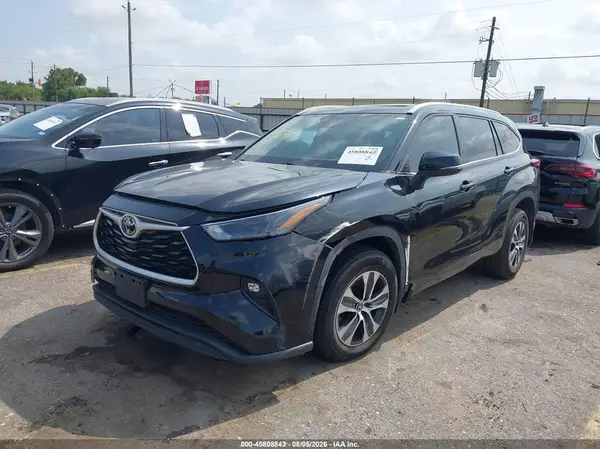 5TDGZRAHXNS102519 2022 TOYOTA HIGHLANDER - Image 2