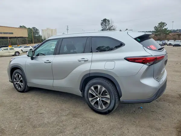 5TDGZRAHXNS121250 2022 TOYOTA HIGHLANDER - Image 2