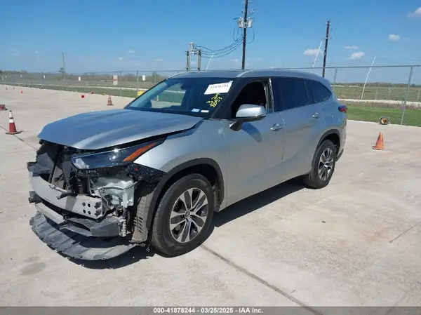5TDGZRAHXNS128053 2022 TOYOTA HIGHLANDER - Image 2