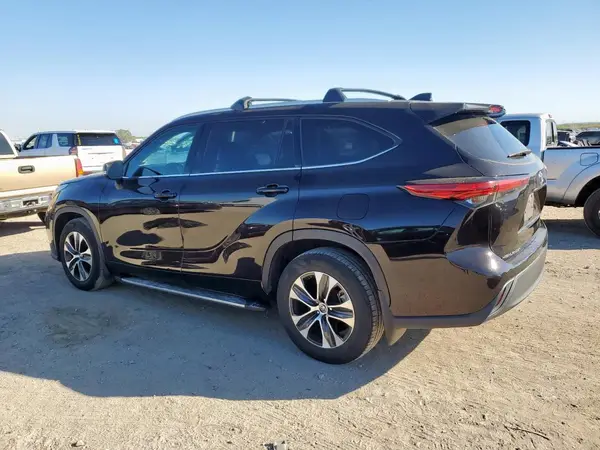 5TDGZRAHXNS128926 2022 TOYOTA HIGHLANDER - Image 2