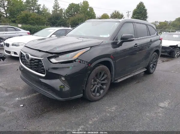 5TDGZRAHXNS130420 2022 TOYOTA HIGHLANDER - Image 2