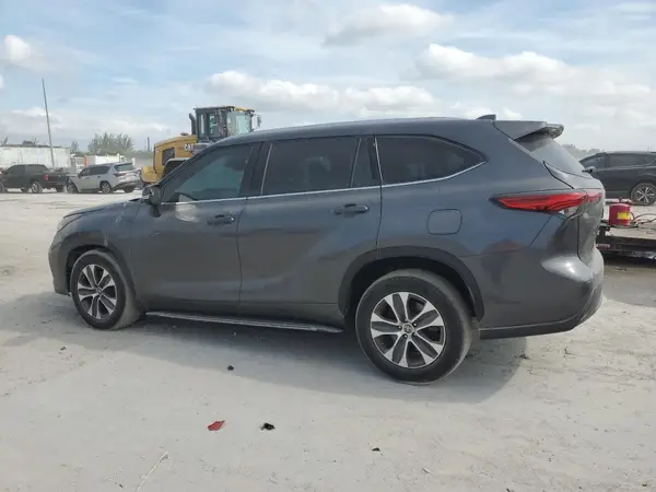 5TDGZRAHXNS135987 2022 TOYOTA HIGHLANDER - Image 2