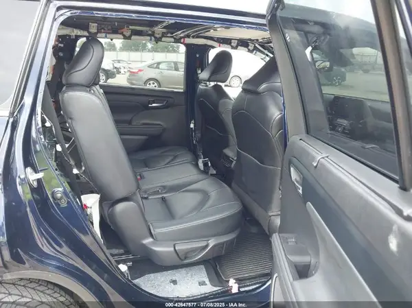 5TDGZRAHXNS136329 2022 TOYOTA HIGHLANDER - Image 8