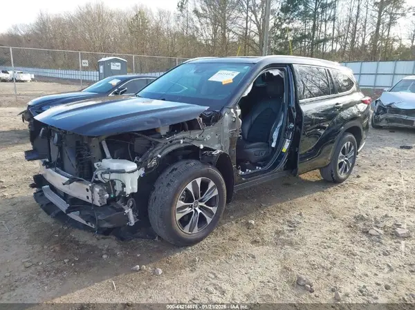 5TDGZRAHXNS137609 2022 TOYOTA HIGHLANDER - Image 2