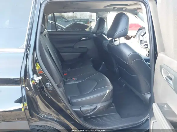 5TDGZRAHXNS137609 2022 TOYOTA HIGHLANDER - Image 8