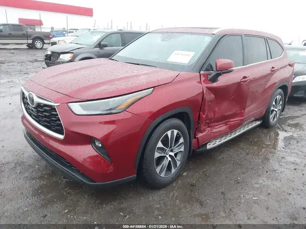 5TDGZRAHXNS138663 2022 TOYOTA HIGHLANDER - Image 2