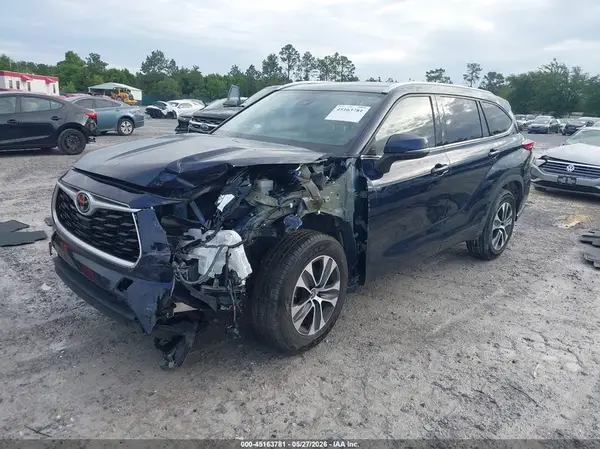 5TDGZRAHXNS540845 2022 TOYOTA HIGHLANDER - Image 2