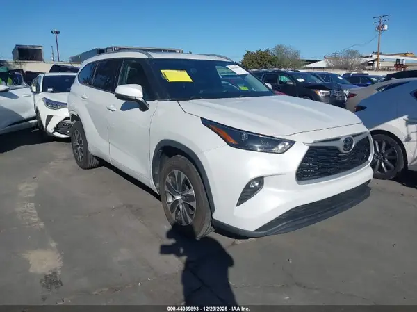 5TDGZRAHXNS542112 2022 TOYOTA HIGHLANDER - Image 1