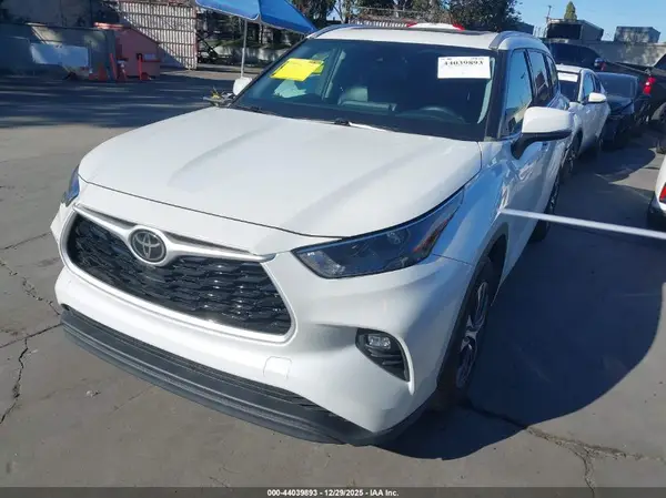 5TDGZRAHXNS542112 2022 TOYOTA HIGHLANDER - Image 2
