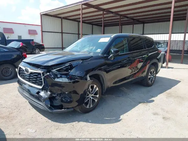 5TDGZRAHXNS543874 2022 TOYOTA HIGHLANDER - Image 2