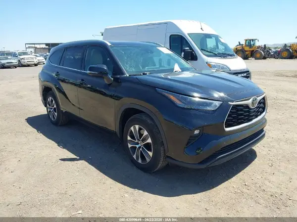 5TDGZRAHXNS544927 2022 TOYOTA HIGHLANDER - Image 1