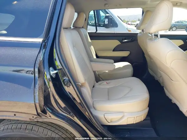 5TDGZRAHXNS544927 2022 TOYOTA HIGHLANDER - Image 8