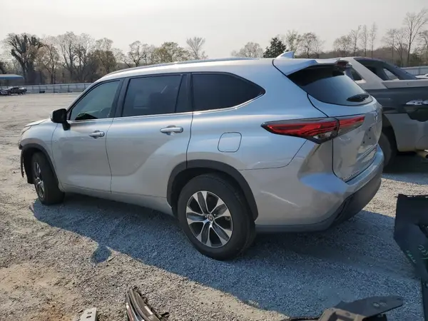 5TDGZRAHXNS545950 2022 TOYOTA HIGHLANDER - Image 2