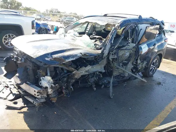 5TDGZRAHXNS554423 2022 TOYOTA HIGHLANDER - Image 2
